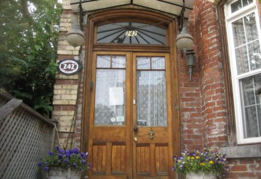 לינה וארוחת בוקר Pimblett'S Toronto Downtown Bed &Breakfast מראה חיצוני תמונה